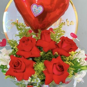 BUQUÊ DE 5 ROSAS + BALÃO DE CORAÇÃO