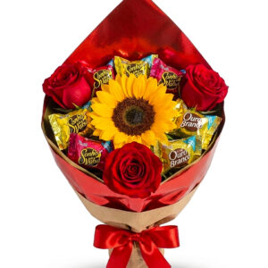 BUQUÊ 1 GIRASSOL E 3 ROSAS + CHOCOLATES (Sonho de Valsa e Ouro branco)