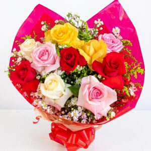 BUQUÊ DE 10 ROSAS COLORIDAS (3 VERMELHAS, 2 BRANCAS, 2 AMARELAS, 3 ROSAS)