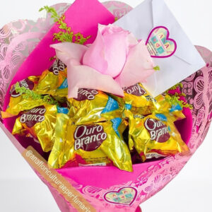 BUQUÊ 1 ROSA COR DE ROSA + CHOCOLATES