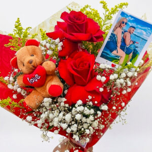 BUQUÊ DE 2 ROSAS COM URSINHO + 1 FOTO PALAROID (Verifique a disponibilidade do urso)