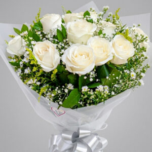 BUQUÊ DE 10 ROSAS BRANCAS