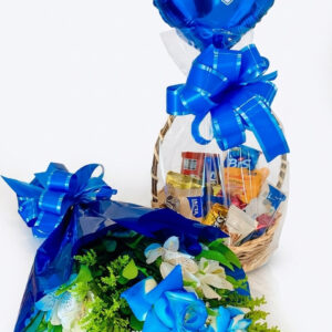 KIT CESTA DE CHOCOLATE AZUL + BUQUÊ DE 3 ROSAS AZUIS