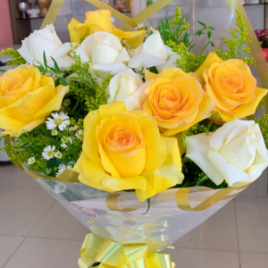 BUQUÊ DE 5 ROSAS AMARELAS E 5 BRANCAS