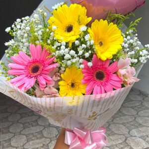 BUQUÊ DE GÉRBERAS 3 AMARELAS E 2 ROSAS